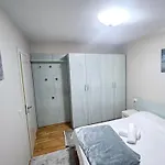 Center - Aal Lägenhet Tirana